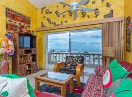 Serene & Warm 3rd Level Condo - Corona del Mar 302