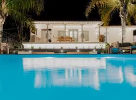 Blue Topaz Two Villas Pool and Spa