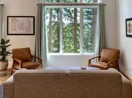 Forest luxury Gourmet kitchen Moran Park nearby