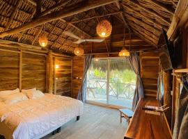 Cabaña privada cerca de las Aguas Rosas y playa，位于Yuluc的酒店
