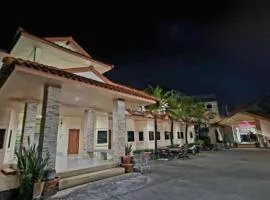 Mark Four Place Hotel