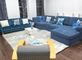 Spacious family friendly 2 bedroom home，位于布兰普顿的酒店