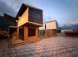 Escapada Romantica en Baños de Agua Santa en una Tinyhouse con Jacuzzi y vista a las montañas
