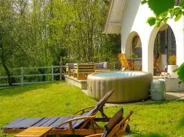 Luxury Vineyard Retreat with Private Jacuzzi