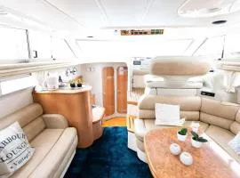 Eilins Luxury Boat - Private Marina Boat Stay