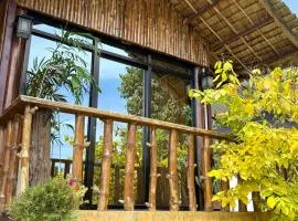 Thani's Little Cabin Rental - Native Room