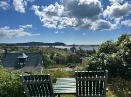 Trinity's Oceanview Gem St Paul's Schoolhouse，位于特里尼蒂的酒店