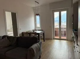 Lake Como 5' - Mountain View - 10' Station - Wifi, AC