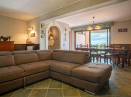 Chalet con vista e camino a 5minuti da Campo Felice, 2 camere，位于罗卡迪坎比奥的酒店