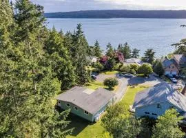 Wolf Beach Cottage by AvantStay