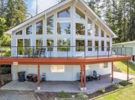 Harborview Getaway by AvantStay