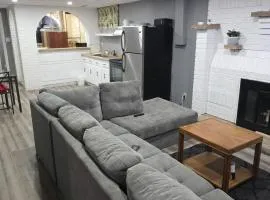 Bright Cozy 2-Bedroom Main Floor Suite