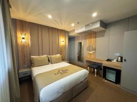 Kaya Home Otel，位于特拉布宗的酒店