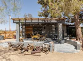 Popular Homestead! Location, Stargaze, Views!，位于约书亚树的酒店