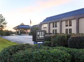 哈蒂斯堡红狮旅馆及套房酒店，位于哈蒂斯堡的酒店