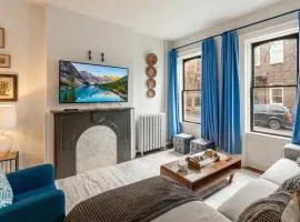 4BR Historic Victorian Townhouse with BBQ & Yard