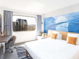 巴黎中心埃菲尔铁塔之旅诺富特酒店，位于巴黎的酒店