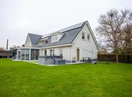 14P 7B Riverfront Villa with Dock Jacuzzi