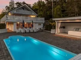 Spacious villa with heated pool and stunning view
