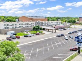 Crossroads Hotel and Huron Event Center，位于Huron的酒店