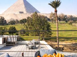 Glow Pyramids View Hotel，位于开罗的酒店