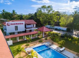 The Grand Moon River Hotel，位于卡特勒格默的酒店