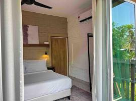 TRV Cozy Couple Retreat Open Dip Pool 5 Min Walk to Beach，位于Huma的酒店