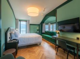 Casa Du Lac, by R Collection Hotels,位于瓦伦纳的酒店