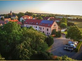Hotel "Pension Marlis"，位于Reichenberg的酒店