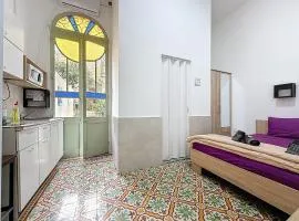Modern Gzira Studio with Private Garden, WiFi & Air Conditioning