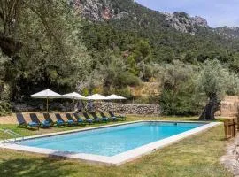 Honor - Rustic villa for 16 people