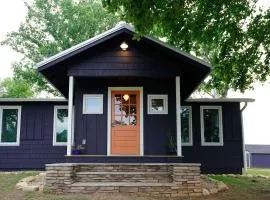 Private Family Cottage 3BR 2 BATH - 2 min to TIEC The Orange Door
