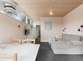Close To The Sea Bright Apartment In Arnager