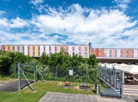 B&B HOTEL Lully 3 Lakes，位于滨湖埃斯塔瓦耶的酒店