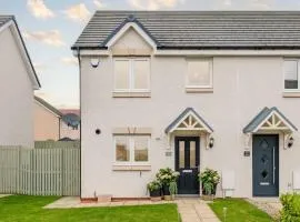 3-Bed Retreat Nr Edinburgh, Free Parking, Garden