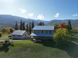 Relaxing Blue House in the country 8 min to Lake