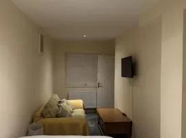 Quiet Double Room Ensuite Marble Bathroom South Croydon