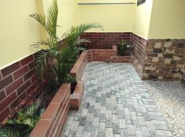 Your Home in Riobamba 3 Bedrooms Bathtub Parking Total Comfort，位于里奥班巴的酒店