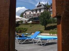 Hôtel Restaurant Le Beau Site，位于Saint-Pardoux-la-Croisille的酒店