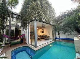 Beautiful House with Climate Pool and Jacuzzi，位于科利马的酒店