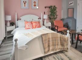 Private Balcony View Riverside Walk Prime Downtown，位于布里奇沃特的酒店