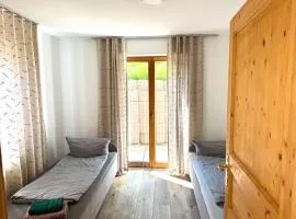 RuheZeit - Ferien- & Monteurwohnung mit Terrasse & Parkplatz bei Radolfzell am Bodensee