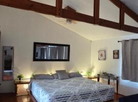 Private Apt, AC, Jacuzzi, parking Centro，位于Escuintla的酒店