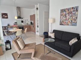 Modernes Appartment, 3 Gehminuten zum Strand, Pool+Sauna，位于岑平的酒店