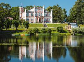 菲尔斯比利努酒店，位于Bīriņi的酒店