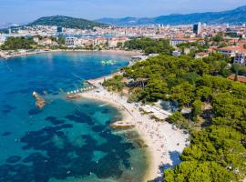Beach Villa at Split top location，位于斯普利特的酒店
