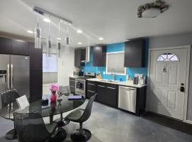Modern Retro 2BR Condo，位于海波因特的酒店