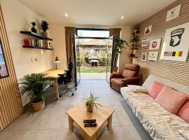 Appartement de Standing Plein Centre-Ville "L Atelier de Joss"，位于巴斯托涅的酒店