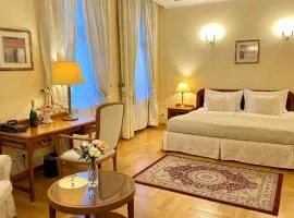 FLEUR DE LIS HOTEL