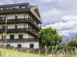 Hotel Strobl，位于塞斯托的酒店